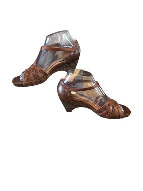 Clarks Artisan Sandals Womens 6 Brown Leather Wedge Strappy T-Strap Active Air